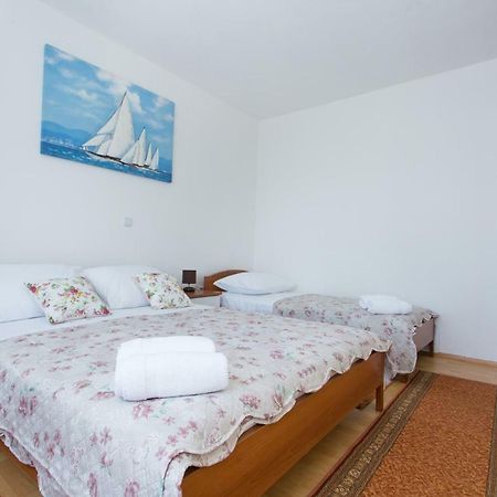 Apartman Paula 1 Lägenhet Vinišće Exteriör bild