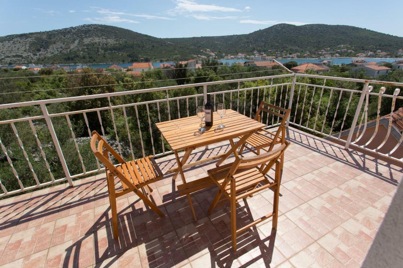 Apartman Paula 1 Lägenhet Vinišće Exteriör bild
