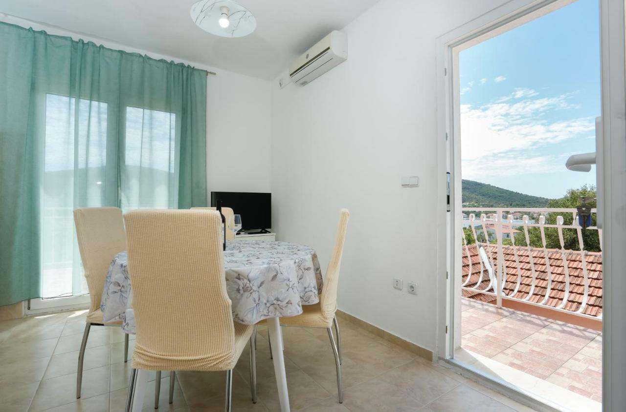 Apartman Paula 1 Lägenhet Vinišće Exteriör bild