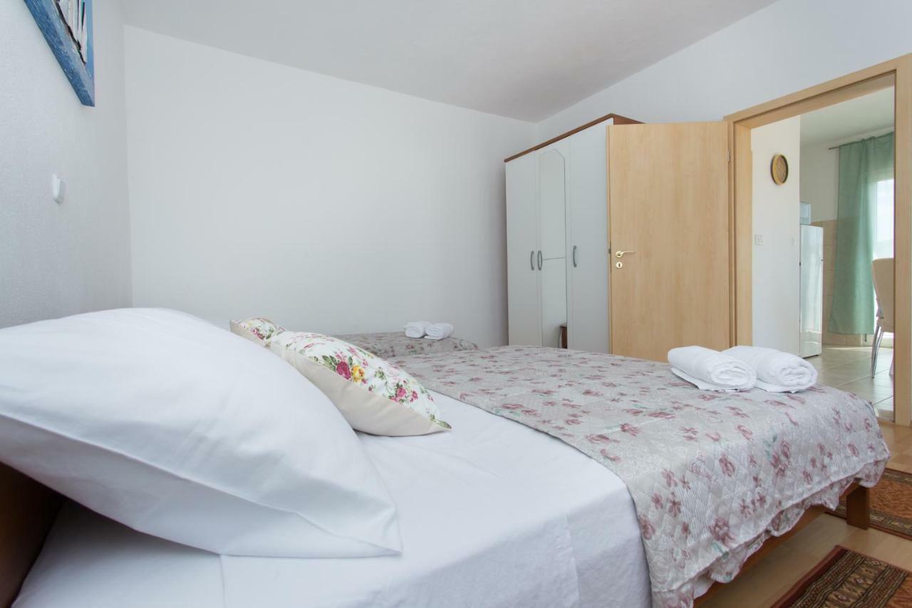 Apartman Paula 1 Lägenhet Vinišće Exteriör bild
