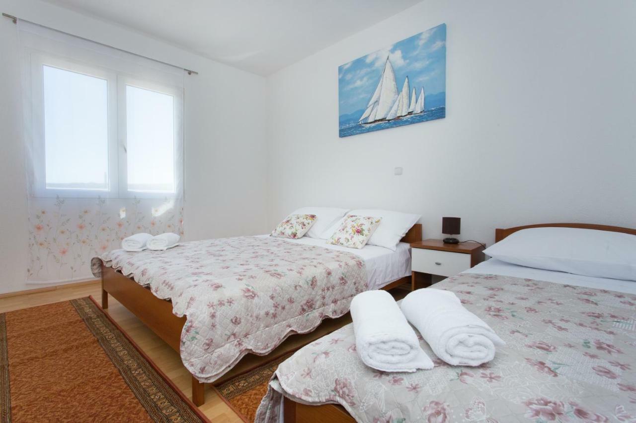 Apartman Paula 1 Lägenhet Vinišće Exteriör bild