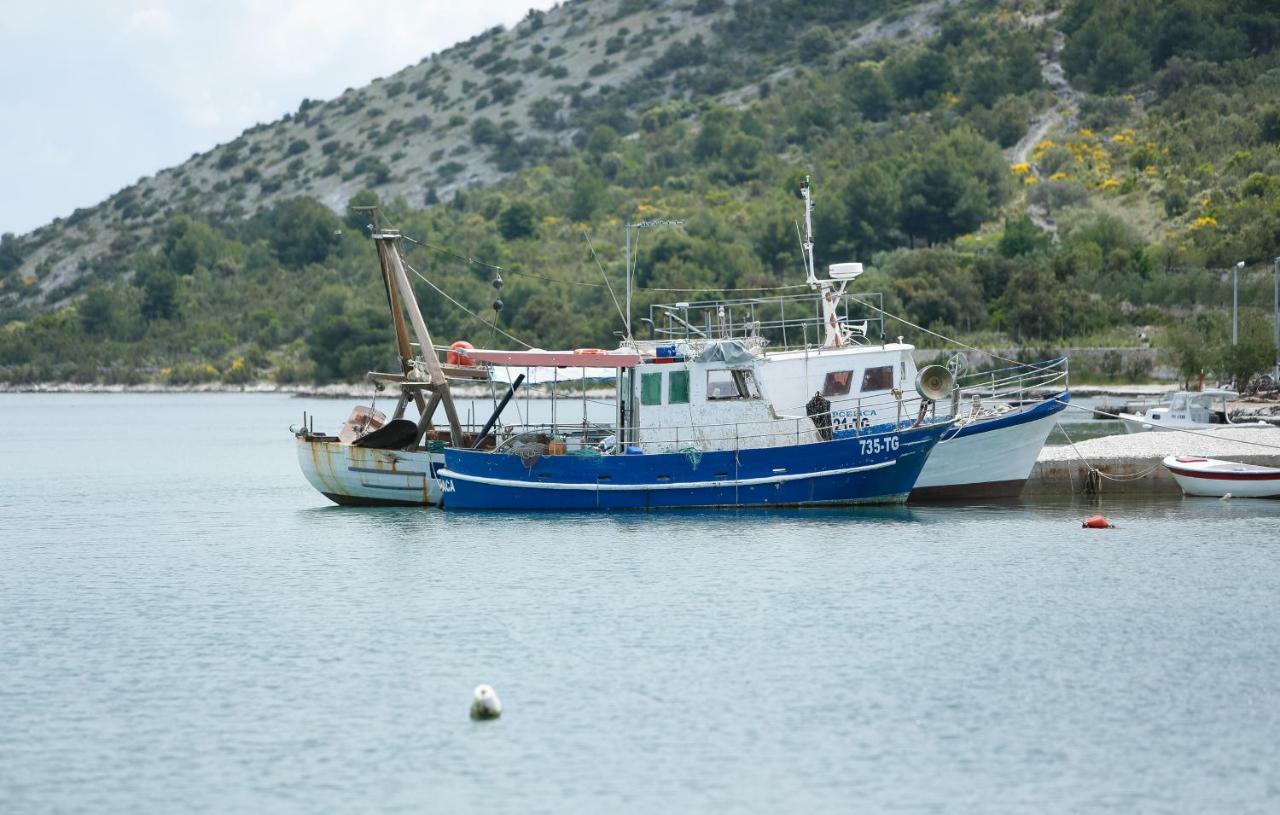 Apartman Paula 1 Lägenhet Vinišće Exteriör bild