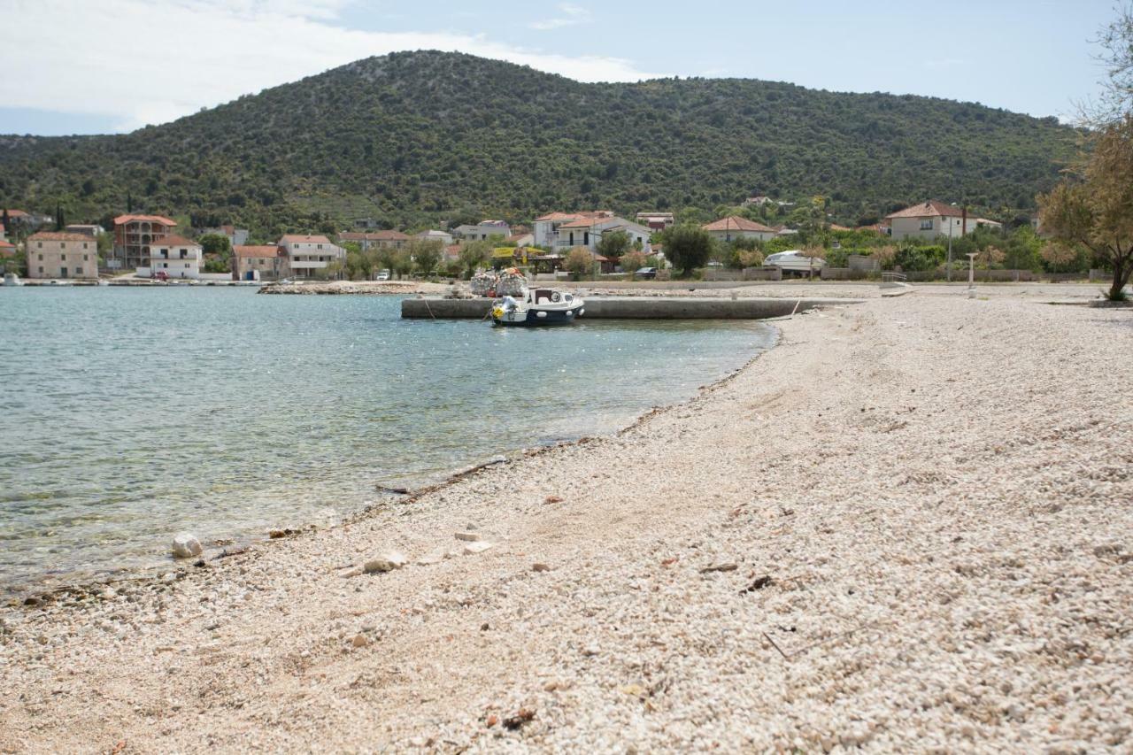 Apartman Paula 1 Lägenhet Vinišće Exteriör bild